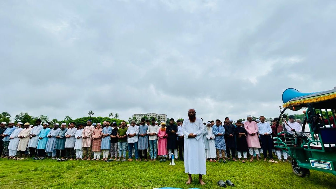 কুমিল্লা বিশ্ববিদ্যালয়ে অপ্রতিমের প্রথম জানাজা সম্পন্ন